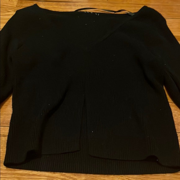 Black V-Neck Long Sleeve Top - Picture 2 of 3